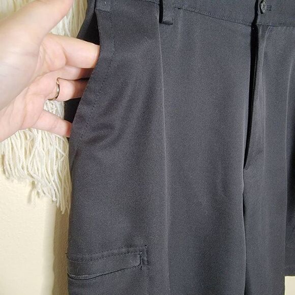 IZOD Perform x Golf Cargo Shorts Black 36" - Picture 8 of 10